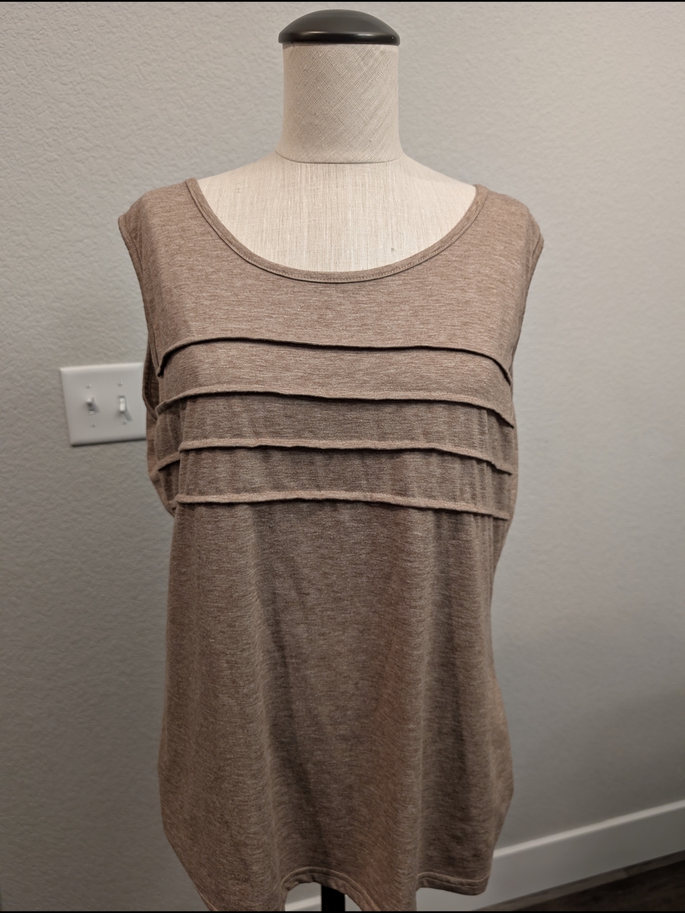 Women's Sz L Brown Layered Styled Front Sleeveless Tee Top